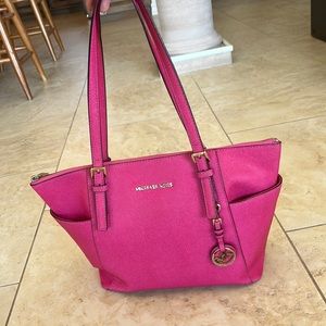 Michael Kors Jet Set Tote Bag